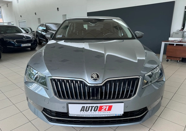 Skoda Superb cena 94900 przebieg: 128200, rok produkcji 2018 z Działoszyce małe 781